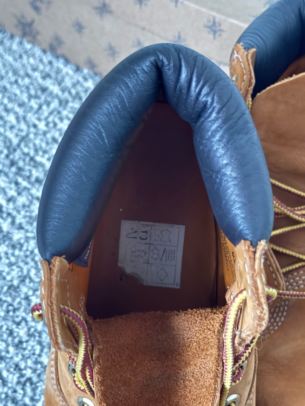 Timberland Women’s 7.5 Wheat/Tan Classic Work Boots with Black Collar - Picture 3 of 9